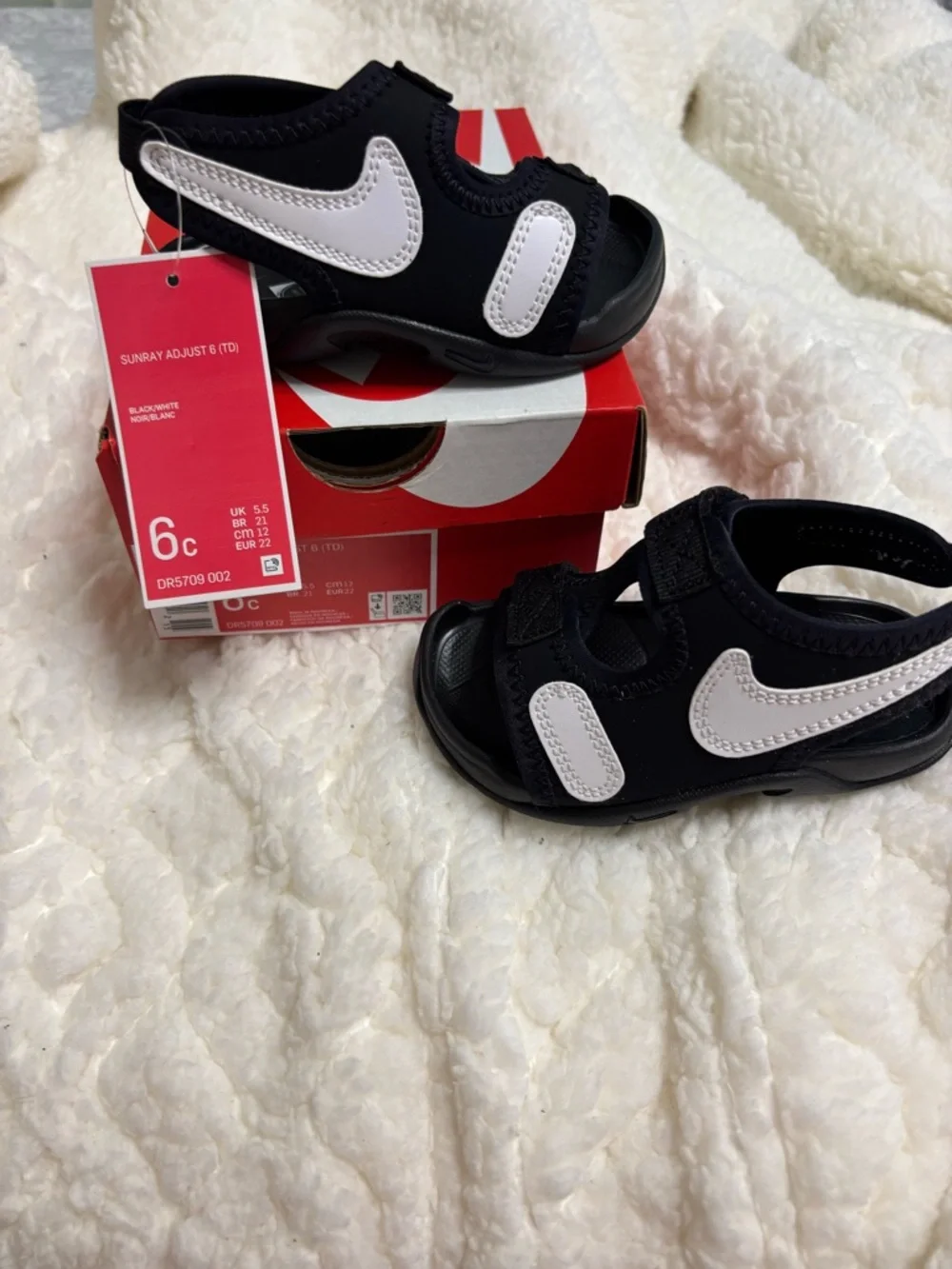 Nike Black and White Kids' Hook-and-Loop Sport Sandals - Picture 2 of 3